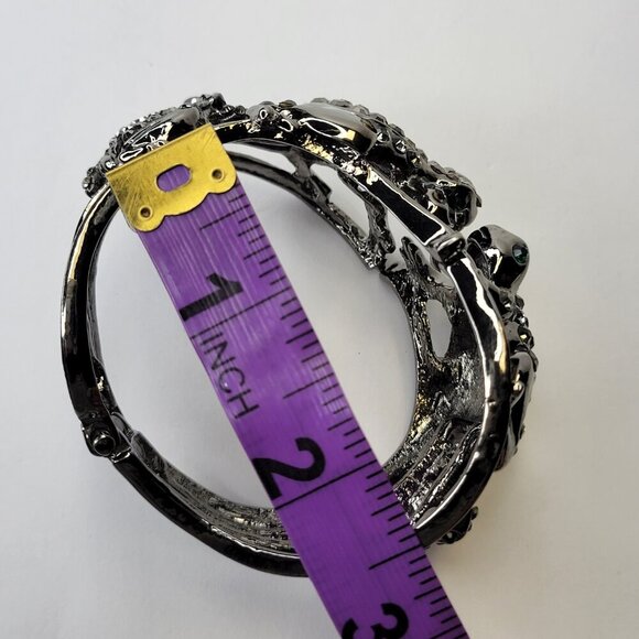 Hematite Rhinestone Frog Lovers Cuff Bracelet - Picture 10 of 16